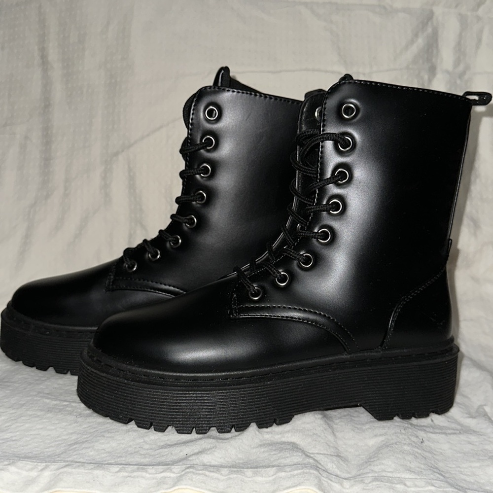 Black Boots - Picture 4 of 6
